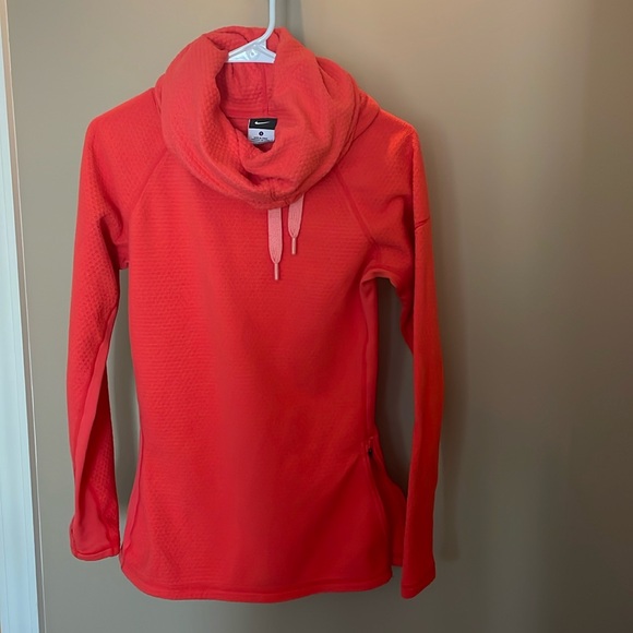 Nike Tops - Nike pullover